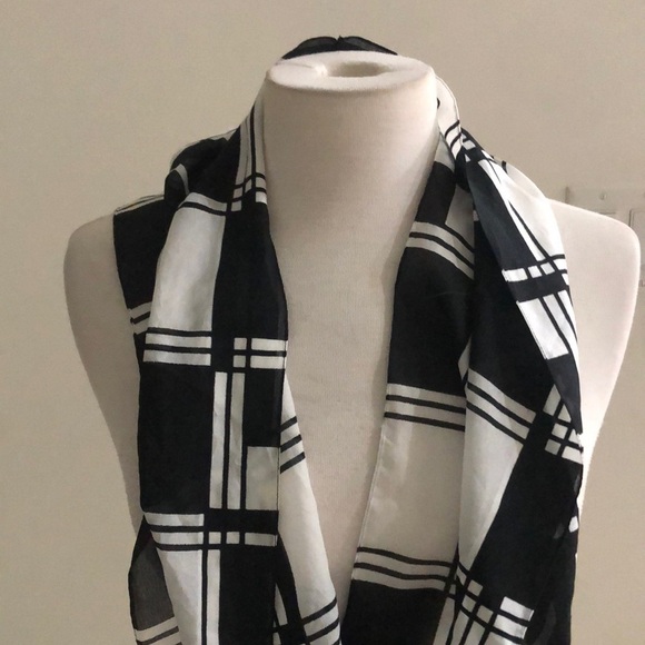 Women's Black & White Plaid, infinite Scarf. - Picture 2 of 3